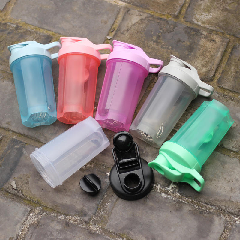 500ml Sports Protein Powder Mixing Bottle Portable Blender Mini Blender for Shake Plastic Hand Shake Cup Milkshake Bottle